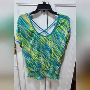 Loose fitting shirt size Small